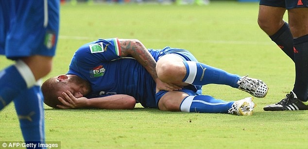 Diem tin 22/6: Italy mat De Rossi o loat tran cuoi hinh anh