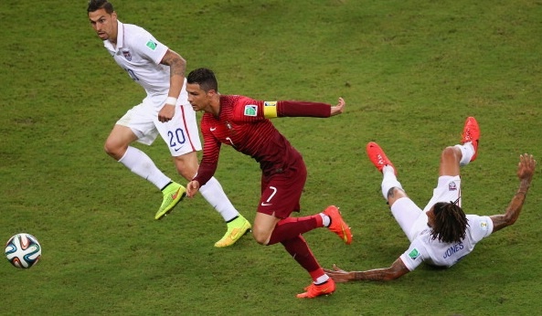 Bo Dao Nha 2-2 My: Ronaldo cuu roi Seleccao hinh anh