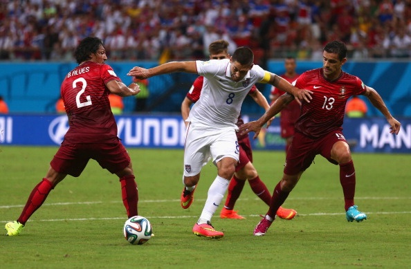 Clint Dempsey nang ty so len 2-1 cho My hinh anh