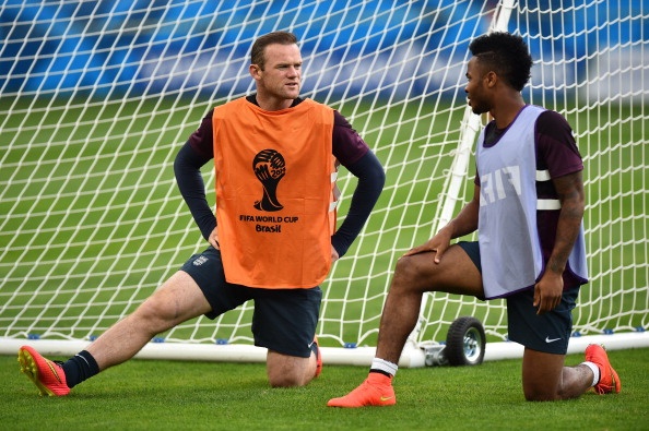 Rooney va dong doi tap nhe truoc tran cau chia tay hinh anh