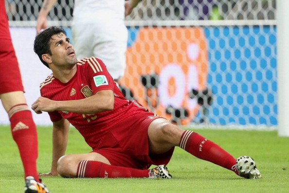 Người dân Tây Ban Nha đề nghị HLV Del Bosque trao cơ hội cho Diego Costa, thay vì David Villa và Fernando Torres. Tiếc là niềm tin của người hâm mộ La Roja đã bị đặt nhầm chỗ. Trong 127 phút thi đấu trên sân, sát thủ số 1 của Atletico mùa trước hoàn toàn mất dạng, trong khi Villa và Torres đồng loạt ghi bàn ở lượt trận cuối.