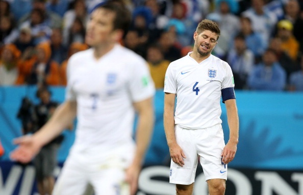 Màn trình diễn ấn tượng ở Liverpool mùa vừa qua cùng kinh nghiệm thi đấu dày dạn, thủ quân Gerrard được kỳ vọng sẽ giúp tuyển Anh tiến sâu tại kỳ World Cup này. Nhưng chỉ sau 2 vòng đấu, Tam sư đã bị gạch tên khỏi cuộc chơi, trong đó Gerrard là người chịu trách nhiệm chính.