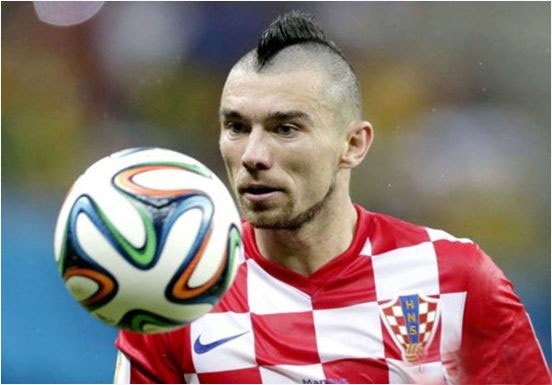 Hậu vệ Danijel Pranjic từng để tóc dài lãng tử khi còn khoác áo Bayern (2009). Tuy nhiên,