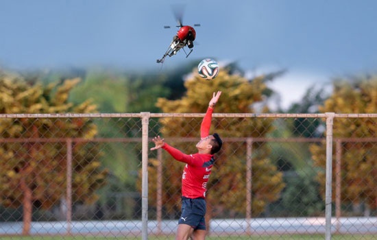 Brazil dung may bay khong nguoi lai do tham Chile hinh anh