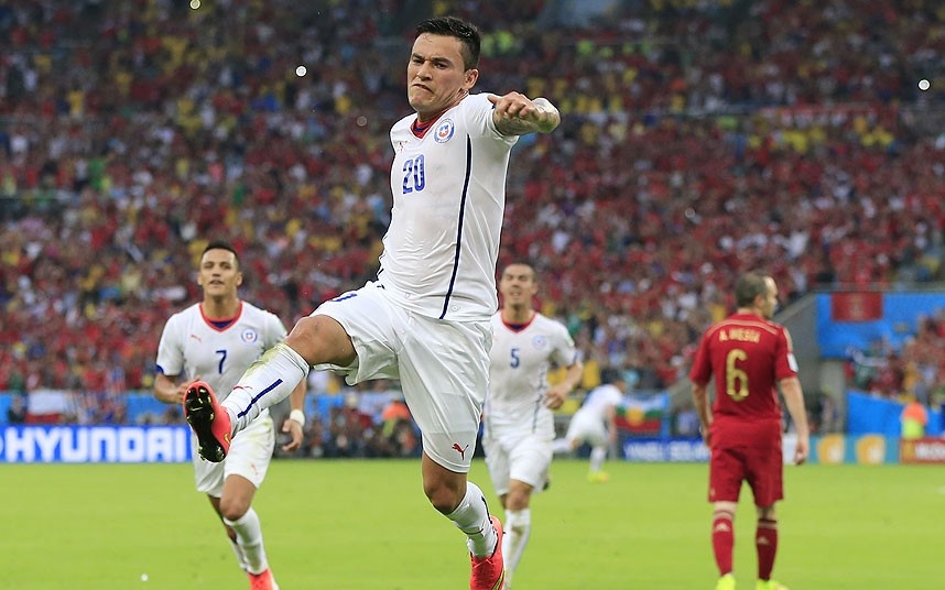 Aranguiz là tiền vệ có nền thể lực cực tốt nhưng không thiếu sự tinh tế và kỹ thuật. Trong trận gặp Tây Ban Nha, cầu thủ 25 tuổi khiến hàng tiền vệ toàn sao của đối phương phải tắt điện. Nhìn chung, Aranguiz là một trong những nhân tố then chốt giúp Chile tiến vào vòng 1/8.