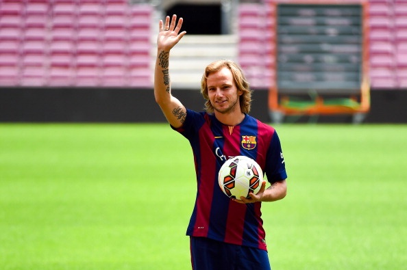 Ivan Rakitic chinh thuc ra mat Barca hinh anh