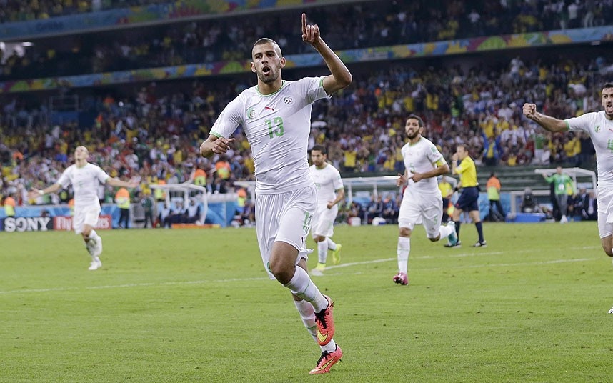 Slimani là ngôi sao sáng nhất trong hai trận gặp Hàn Quốc và Nga. Khả năng càn lướt khiến tiền đạo của Sporting Lisbon trở thành cầu thủ vô cùng đáng sợ trên hàng công. Ở trận gặp Đức tại vòng 1/8, Slimani cũng chơi rất ấn tượng những rất tiếc anh không thể giúp Algeria tránh khỏi thất bại.