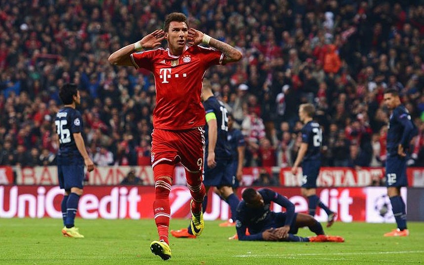 Sự xuất hiện của Robert Lewandowski tại Allianz Arena biến Mandzukic trở thành người thừa. Tuy nhiên, chân sút người Croatia chẳng có lý do gì phải buồn, bởi anh đang được Arsenal, Chelsea, Inter Milan và Real Madrid mời về thi đấu.