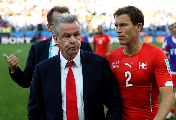 Diem tin 7/2: Ottmar Hitzfeld tuyen bo nghi huu hinh anh