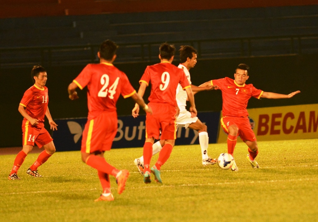 Ban thang thu 2 cua Cong Vinh cho DTVN hinh anh