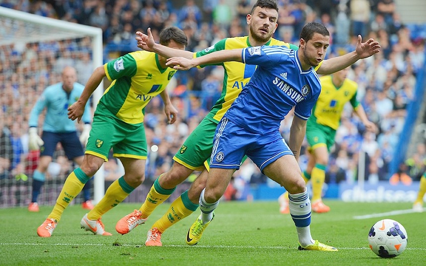 Bất chấp Hazard tuyên bố muốn gắn bó với Chelsea, song PSG vẫn không chịu bỏ cuộc. Nhà ĐKVĐ Ligue 1 vẫn đang dùng tiền để chèo kéo ngôi sao người Bỉ trở lại Pháp.