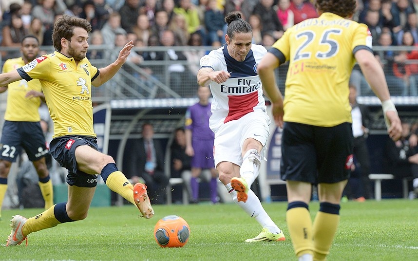 Cavani nhiều khả năng sẽ chia tay PSG vì cảm thấy phong độ không tốt khi tham dự World Cup. Đây được xem như là cơ hội dành cho các CLB muốn sở hữu anh như Chelsea, Liverpool, Man City và Man United.