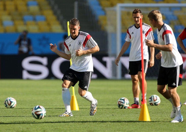 Khong con dau hieu cam cum, cau thu Duc san sang gap Phap hinh anh