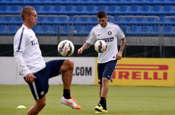 Buoi tap dau tien cua Vidic o Inter Milan hinh anh