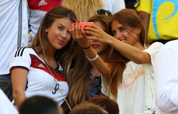 WAGs Duc mai chup anh tu suong quen viec co vu hinh anh