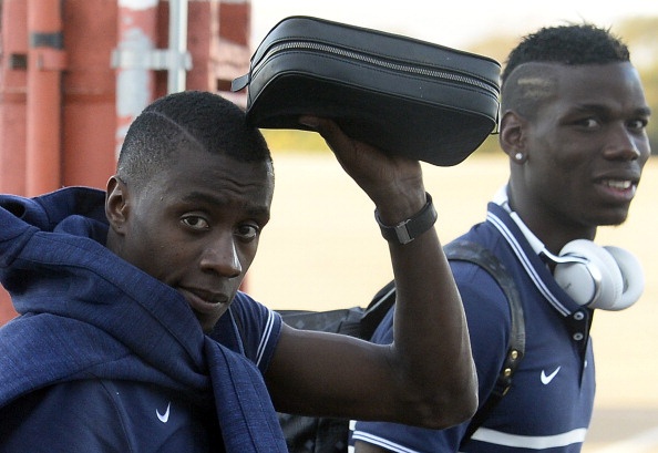 Blaise Matuidi (L) and midfielder Paul Pogba