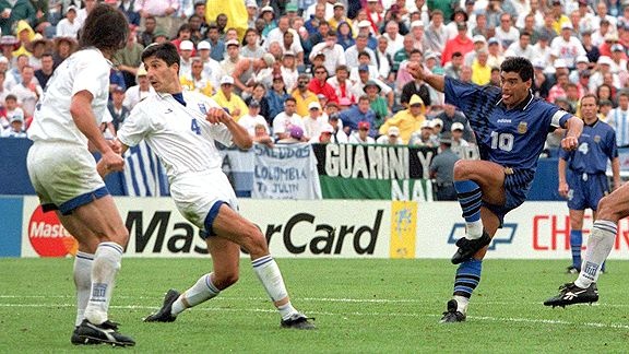Vắng một loạt cầu thủ quan trọng nhưng Argentina của Diego Maradona vẫn q