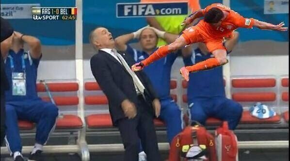 10 khoanh khac hai huoc nhat World Cup 2014 hinh anh