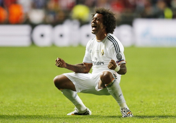 Hoewedes chơi khá ấn tượng ở vị trí hậu vệ trái. Tuy nhiên, so với màn trình diễn của Marcelo, tuyển thủ Đức vẫn kém xa. Những pha lên công về thủ của ngôi sao khác áo Real chẳng khác nào con thoi chuyển động trong rãnh khung cửi.