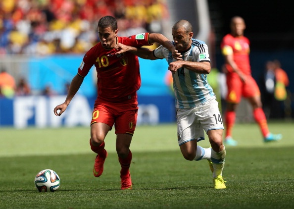 Mascherano chính là người hùng trong trận gặp Bỉ tại tứ kết. Với vai trò là lá chắn thép án ngữ trước hàng hậu vệ, ngôi sao của Barca khiến hầu hết pha lên bóng của Quỷ đỏ bị dội ngược trở lại trước khi tìm đến khung thành của Romero.