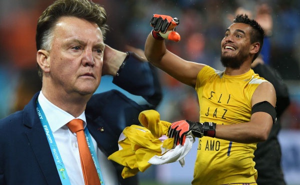 Van Gaal 'om han' vi day Romero bat penalty hinh anh