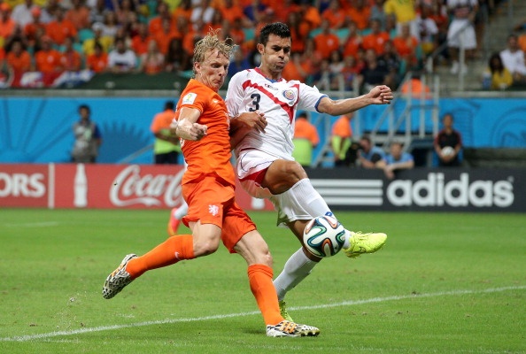 Cầu thủ thuộc biên chế Columbus Crew là một trong những nhân tố gây bất ngờ nhất tại giải lần này. Khả năng phòng ngự kín kẽ cùng những pha truy cản quyết đoán của hậu vệ 26 tuổi giúp Costa Rica đứng vững trước những đợt tất công của các đối thủ lớn như Uruguay, Italy, Anh và Hà Lan. Lúc này Gonzalez đang là mục tiêu săn đón của một số CLB lớn tại châu Âu.