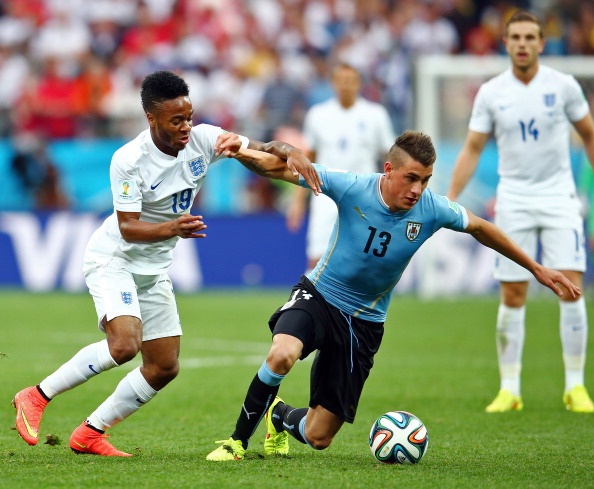 Mùa giải vừa qua, Gimenez chỉ có 2 lần ra sân trong màu áo Atletico Madrid. Tuy nhiên, sao mai 19 tuổi không vì thế mà đánh bất phong độ khi tham dự World Cup. Màn trình diễn ấn tượng trong trận gặp Anh và Italy giúp Gimenez lọt vào tầm ngắm của Barcelona và Manchester United.