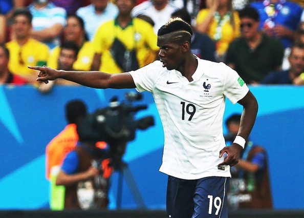 Trước khi dự World Cup, Pogba đã gây ấn tượng mạnh trong màu áo Juventus. Tại lễ hội bóng đá lớn nhất hành tinh, cựu sao mai M.U tiếp tục khẳng định đẳng cấp thông qua những đường chuyền như có mắt cùng cú đánh đầu tung lưới Nigeria. Hiện Chelsea, PSG và đội bóng cũ M.U đang trải thảm đỏ mời Pogba về thi đấu.