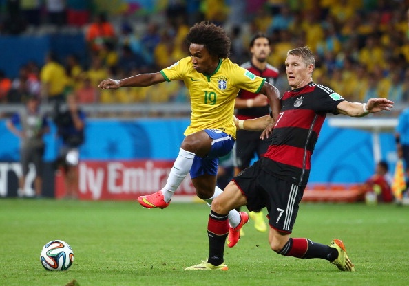 Schweinsteiger là điểm tựa vững chắc của hàng hậu vệ. Trong trận gặp Pháp ở tứ kết, những cú đánh chặn chính xác cùng kinh nghiệm dày dạn của ngôi sao 29 tuổi này đã vô hiệu hóa tài năng của bộ ba ngôi sao Matuidi, Pogba và Cabaye của Les Blues.