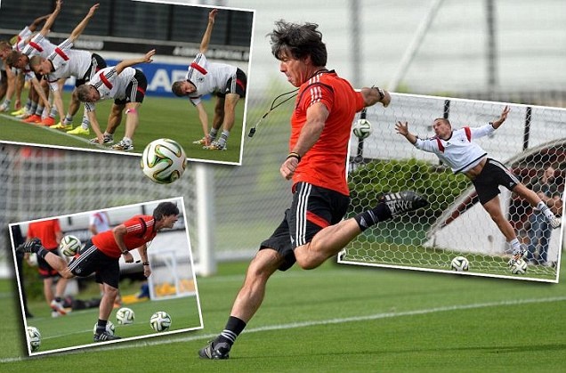 Joachim Loew volley dang cap, khong che bong dieu nghe hinh anh