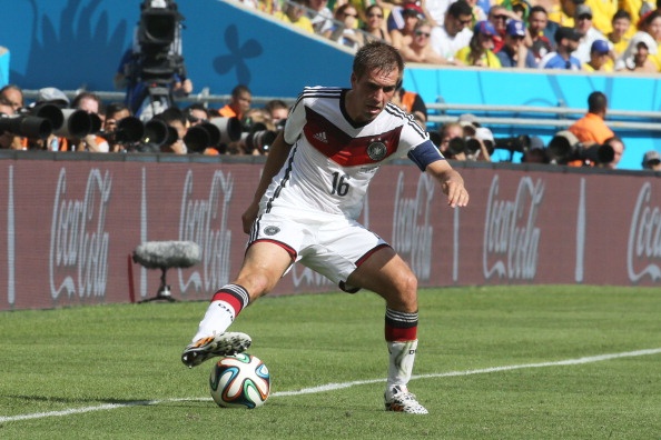 Lahm là người hoàn hảo nhất cho vị trí hậu vệ phải. Những con số thống kê về thủ quân của Đức tại giải lần này là vô cùng ấn tượng: kiến tạo thành bàn 2 lần, mở ra cơ hội cho đồng đội 7 lần, chuyền bóng chính xác 91,3% (438/480), thắng trong các pha tranh chấp 68% và chặn thành công 6 cú dứt điểm của đối phương.