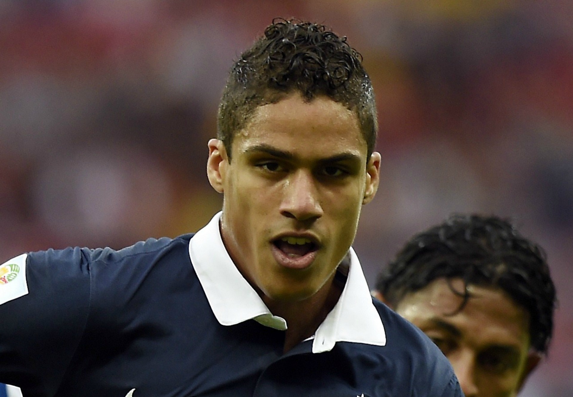 Chuyen nhuong 14/7: Chelsea theo duoi Varane hinh anh