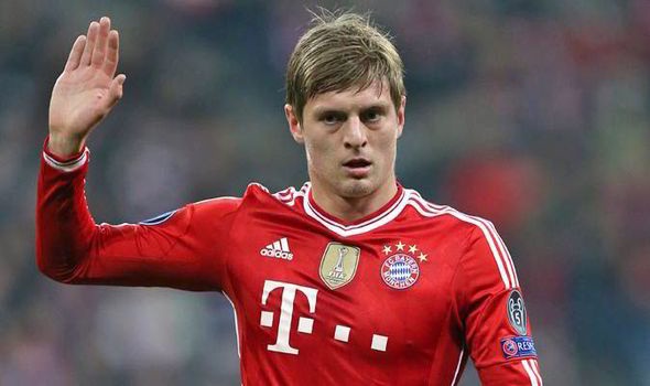 Chuyen nhuong 16/7: Toni Kroos da bay sang Tay Ban Nha hinh anh