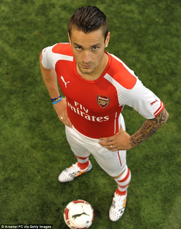 Debuchy hứa hẹn sẽ thay thế Sagna.