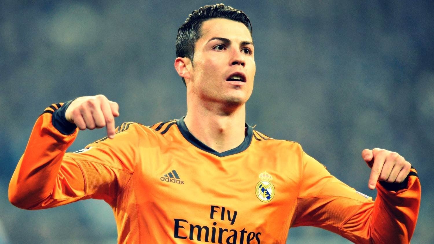 Ronaldo đã trải qua một mùa giải ấn tượng nhất kể từ khi bước vào sự nghiệp quần đùi áo số. Sau 47 lần khoác áo Real, siêu tiền đạo 29 tuổi ghi 51 bàn thắng, giúp Kền kền trắng vô địch Champions League sau 12 năm chờ đợi. Rất tiếc ở đội tuyển quốc gia, CR7 chỉ có thể kéo Bồ Đào Nha vào VCK World Cup sau màn trình diễn thuyết phục trước Thụy Điển ở trận tranh play-off. Còn tại Brazil, Selecao của Ronaldo phải sớm nói lời chia tay World Cup ngay từ vòng bảng.