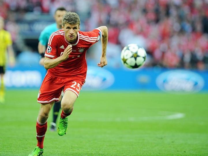 Sau khi cùng Bayern Munich đoạt cú ăn 5 ở mùa 2012/13, Mueller tiếp tục trải qua một mùa giải đại thành công cùng Hùm xám và đội tuyển Đức. Ở cấp CLB, chân sút 24 tuổi ghi 16 bàn cùng 12 pha kiến tạo, giúp Bayern vô địch Bundesliga và cúp QG Đức. Ở đội tuyển quốc gia, Mueller khai hỏa 5 lần và kiến tạo 2 lần, giúp Cỗ xe tăng lần thứ 4 vô địch World Cup.