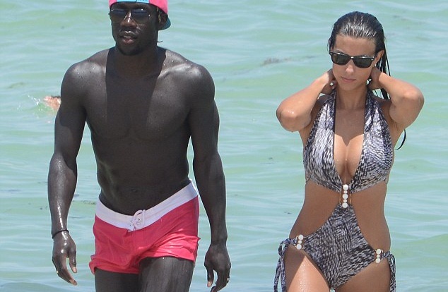 Vo Sagna khoe vong 1 lap lo tren bien hinh anh