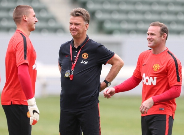 Diem tin 20/7: M.U lan dau tiet lo ly do chon Van Gaal hinh anh