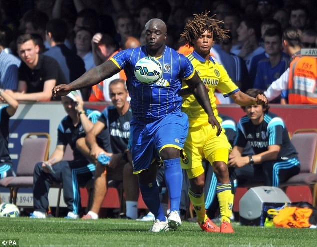 Akinfenwa hiện là thành viên của CLB thuộc League Two, AFC Wimbledon. Trong trận giao hữu với Chelsea trước thềm mùa giải 2014/15, cựu ngôi sao Swansea khiến các hậu vệ của The Blues gặp rất nhiều khó khăn nhờ sở hữu thân hình có trọng lượng lên tới 102 kg.