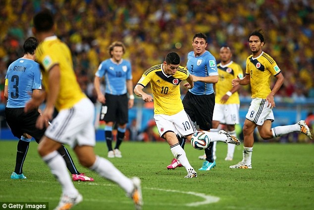 Cú volley cháy lưới Uruguay trong trận khai màn tại World Cup 2014 của James được bình chọn là bàn thắng đẹp nhất giải đấu này.