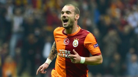 Sieu pham cua Sneijder vao luoi Malaga hinh anh
