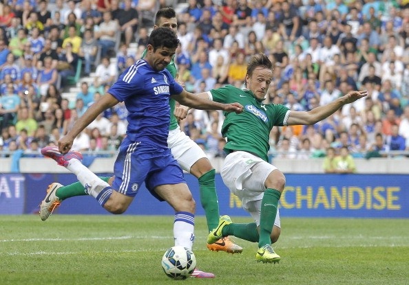 36 bàn thắng/52 trận trong màu áo Atletico mùa trước (27 bàn/35 trận tại La Liga) chính là lý do khiến Chelsea bỏ ra 32 triệu bảng để đưa Diego Costa về Stamford Bridge. Ngay trong trận ra mắt The Blues, chân sút gốc Brazil đã khẳng định tài săn bàn bằng việc sút tung lưới Olimpia Ljubljana, giúp Chelsea thắng ngược với tỷ số 2-1.