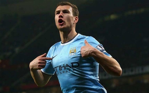 Dù chỉ sắm vai trò dự bị tại Man City, Dzeko luôn cho thấy được tính hiệu quả mỗi khi xung trận. Mùa vừa qua, chân sút người Bosnia ghi tới 16 bàn tại Premier League. Nếu được trao cơ hội đá chính mùa này, chân sút 28 tuổi hoàn toàn có thể trở thành ứng viên của danh hiệu Chiếc giày vàng.