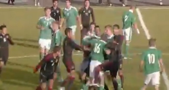 Bao luc o tran CK Milk Cup 2013 giua Bac Ireland va Mexico hinh anh