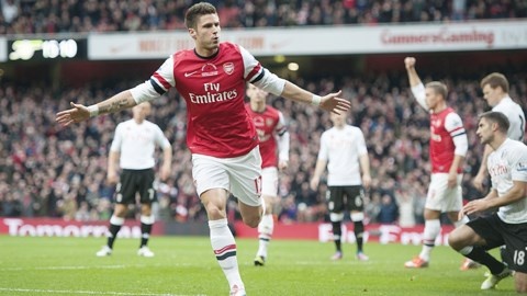 Arsenal cần chiếc cúp tượng trưng để đi tìm Pháo thật.