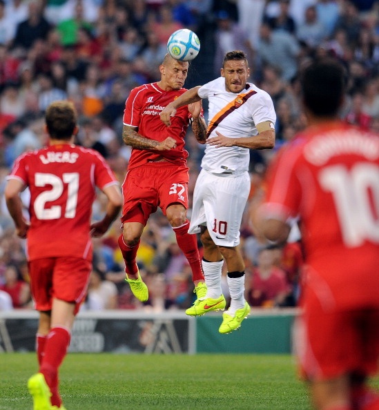 Cùng với Johnson, Skrtel đã tạo ra những lá chắn thép trước khung thành của Mignolet hoặc Brad Jones. Trong bất kỳ tình huống nào, dù đối phương chơi bóng bổng hay chuyền thấp, tuyển thủ người Slovakia đều truy cản rất chính xác.