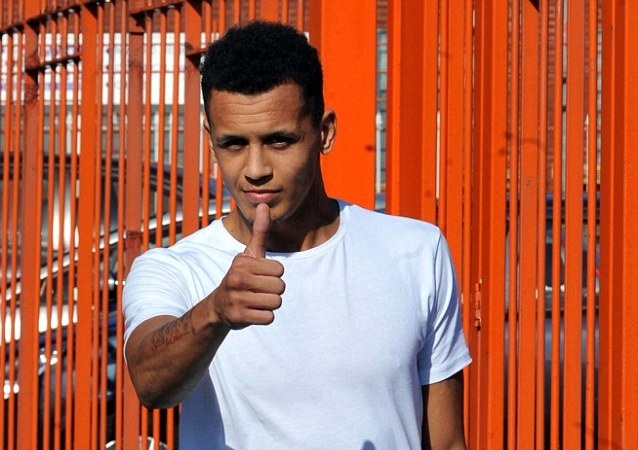 Cuu sao mai M.U ra tu sau vu hanh hung ban gai cu hinh anh