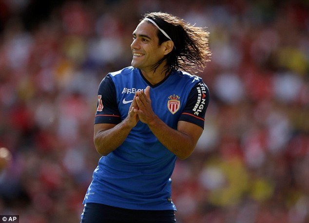 Liverpool tranh gianh Falcao voi Real va Man City hinh anh
