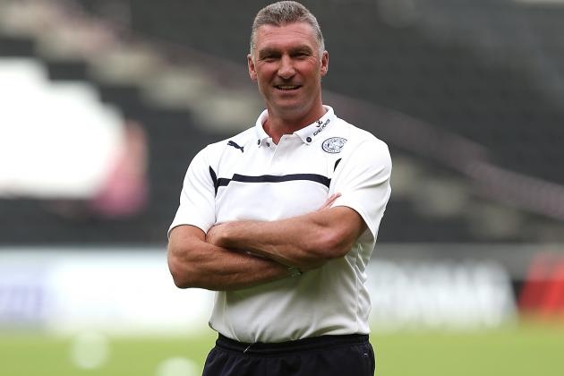 Pearson gắn bó với Leicester City từ 2011 và được ban lãnh đạo đánh giá rất cao khi giúp CLB lên chơi tại giải Ngoại hạng Anh. Tuy nhiên, nếu không giúp đội bóng vượt qua giai đoạn khó khăn ở đầu mùa giải này, nhà cầm quân 50 tuổi có thể sẽ bị chấm dứt hợp đồng trước thời hạn.