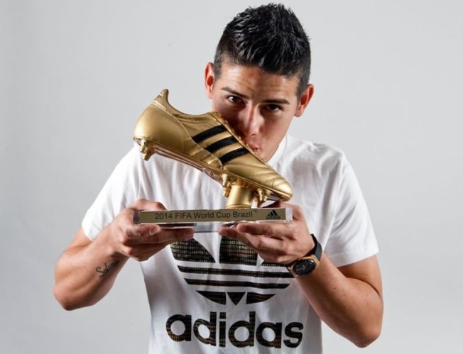 James Rodriguez hao hung trong ngay nhan Giay vang World Cup hinh anh
